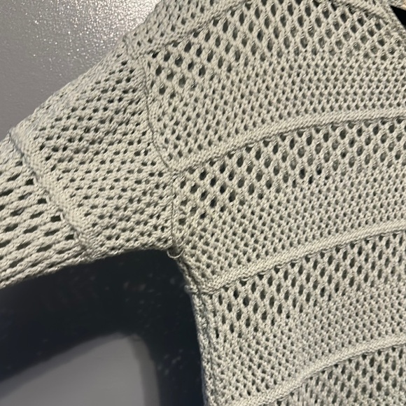 Universal Thread Cream V-Neck Sweater Relaxed Fit - Picture 6 of 7